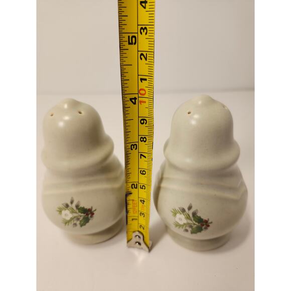 Pfaltzgraff Christmas Heirloom Stoneware Salt and Pepper Shaker Set Vintage - Picture 7 of 9